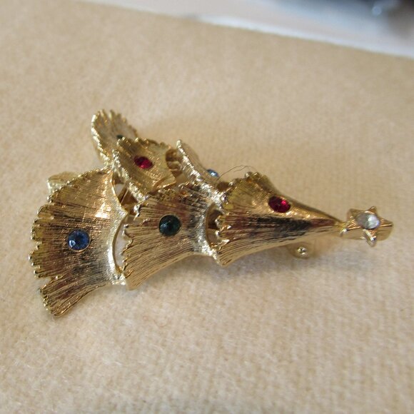 Vintage 1960s JJ (The Jonette Jewelry Company) Christmas Tree Pin - Picture 3 of 15